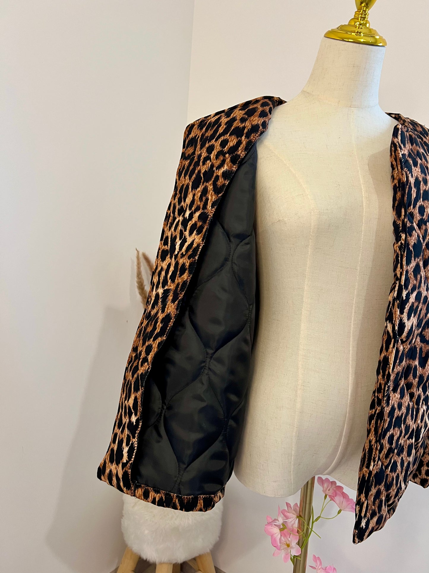 VESTE MATELASSEE LEOPARD FONCE