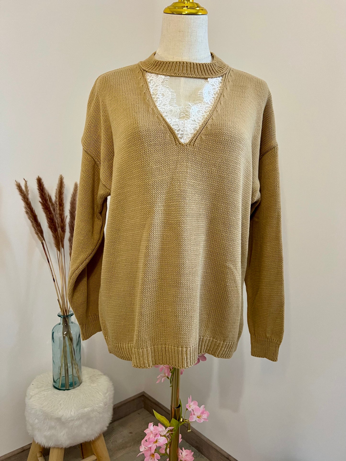 Pullover col dentelle camel