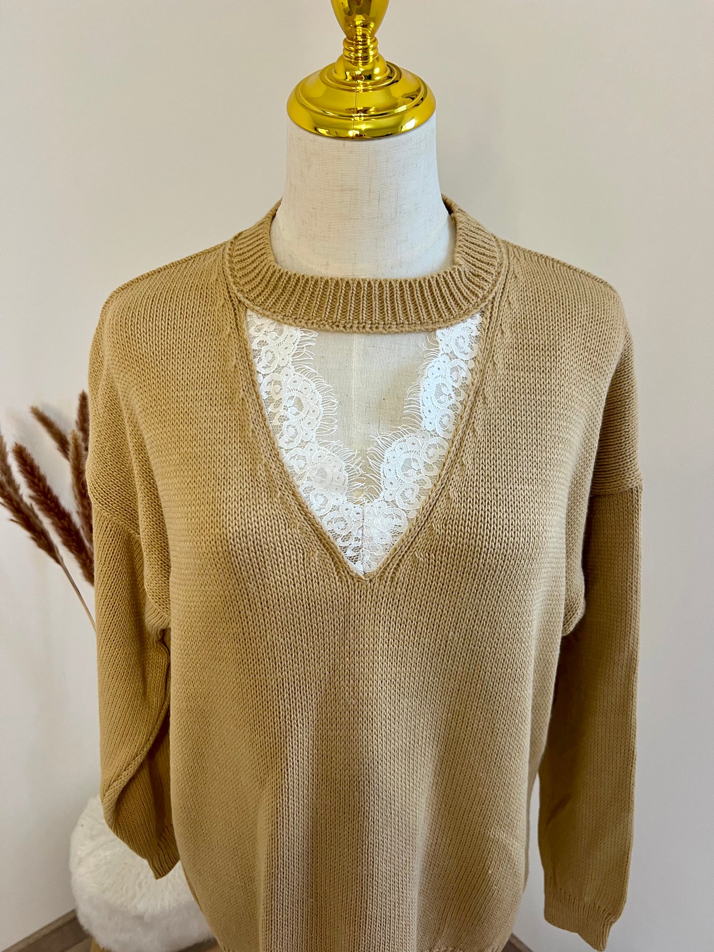 Pullover col dentelle camel